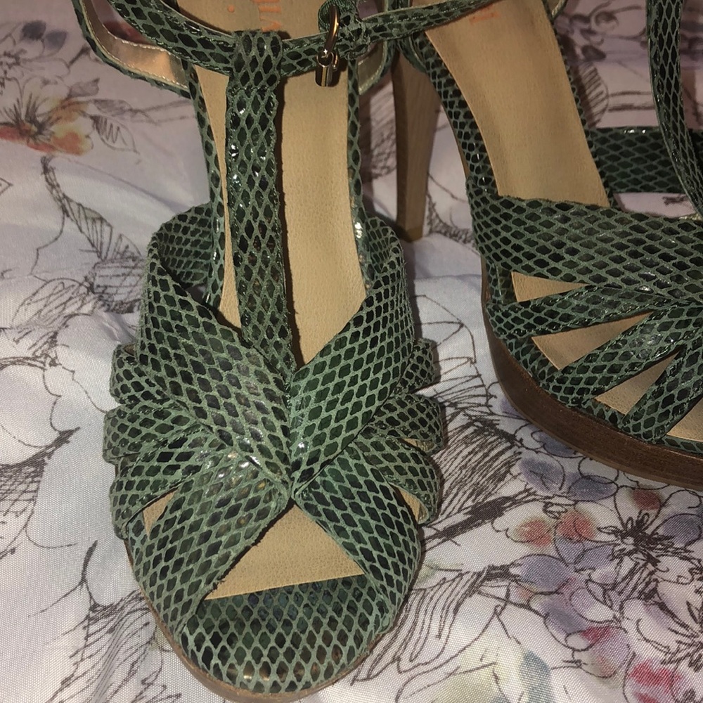Heels - Picture 2 of 6